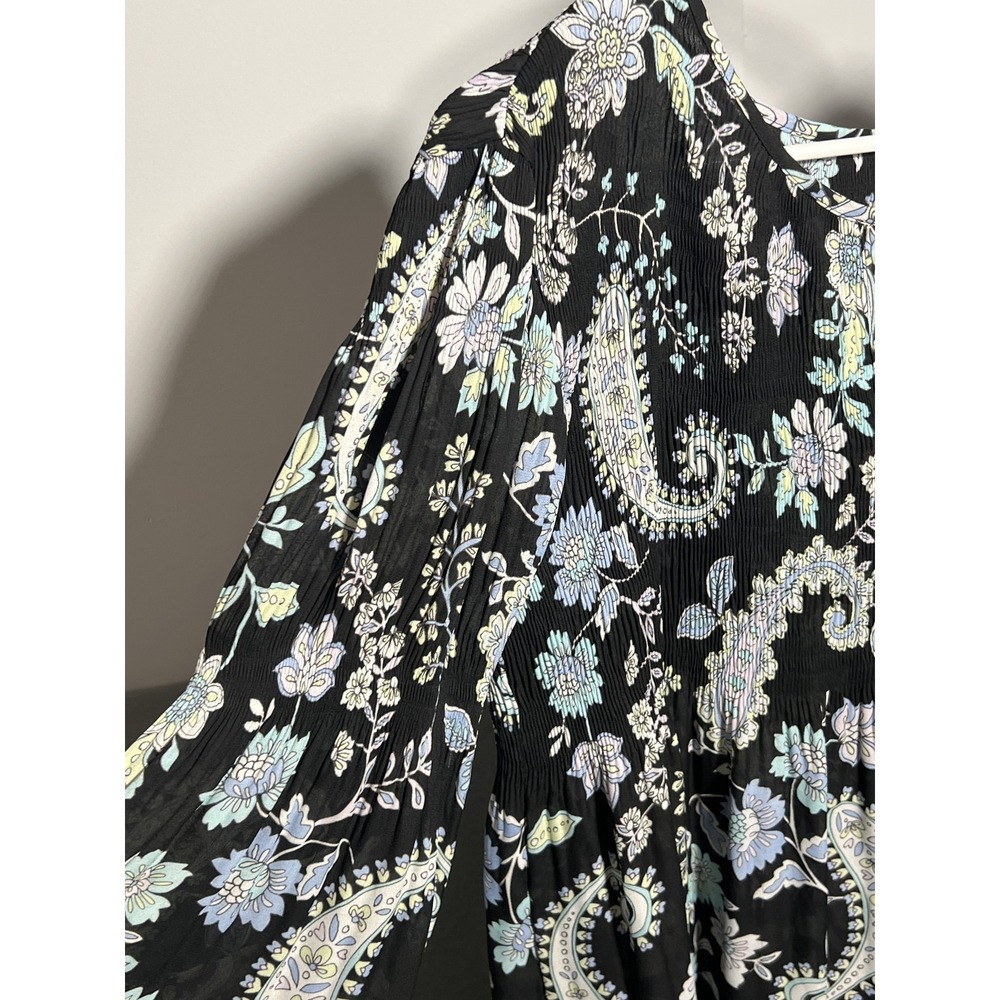 Floral & Ivy Women's Black Paisley Floral Crinkle Blouse Top Size S Small V-Neck - Picture 3 of 5